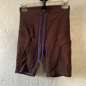 Lululemon Cargo Super-High-Rise Hiking Short 8"